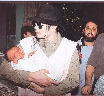 -Michael-with-children-michael-jackson-11399781-335-310.jpg