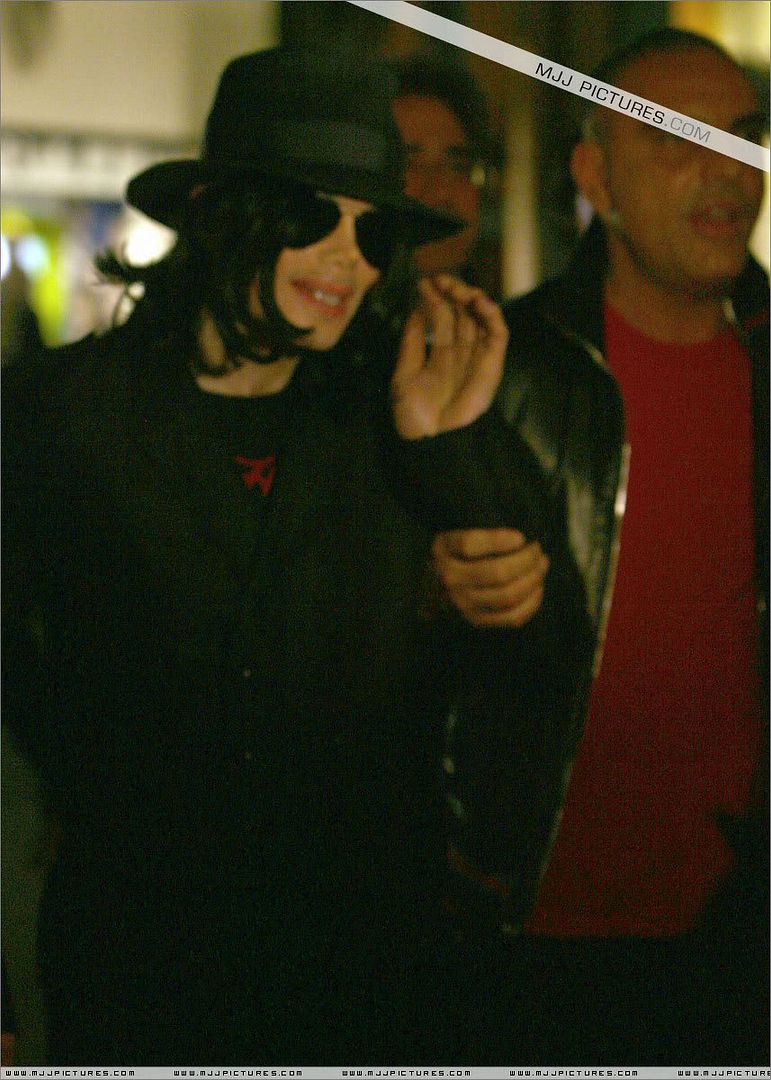 2009-Various-Shopping-with-Christian-Audigier-on-Rodeo-Drive-michael-jackson-9953221-857-1200.jpg