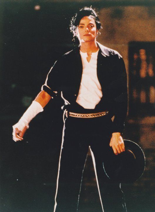 Black-Or-White-michael-jackson-12543367-528-720.jpg