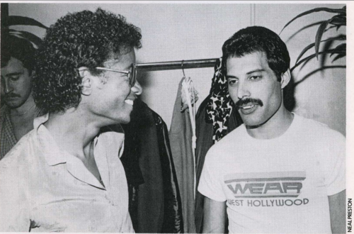 Freddie-and-Michael-Jackson-freddie-mercury-20578534-500-330.png