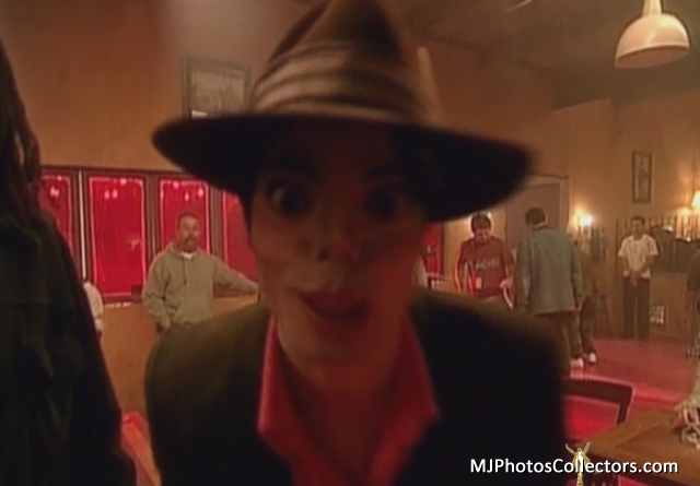 Funny-MJ-and-his-adorable-faces-D-michael-jackson-31771055-640-445.png
