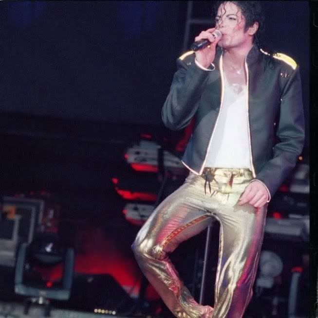 Gold-Pants-ILOVEIT-michael-jackson-18630499-653-654-1.jpg