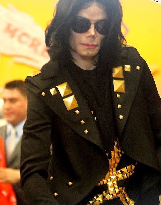 Michael-Jackson-2009-michael-jackson-11206890-627-800.jpg