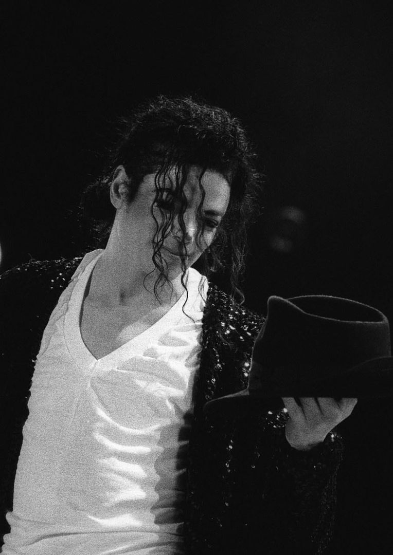 Michael-Jackson-Billie-Jean-34376753064.jpg