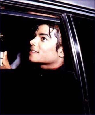 Michael-michael-jackson-20142555-332-400.jpg