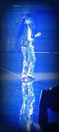 Michael-on-the-stage-mjs-this-is-it-11485277-226-504.jpg