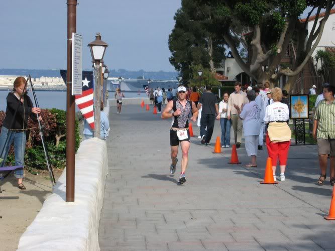 http://img.photobucket.com/albums/v650/bcreager/triathlon/San%20Diego%20International%206-26-05/run_finish.jpg