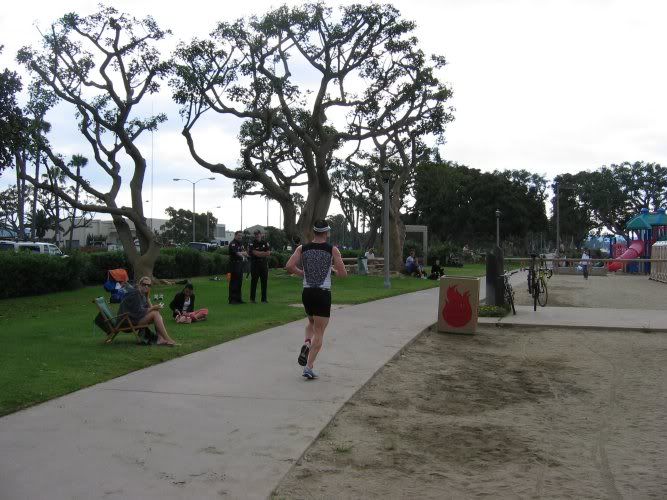 http://img.photobucket.com/albums/v650/bcreager/triathlon/San%20Diego%20International%206-26-05/run_start.jpg
