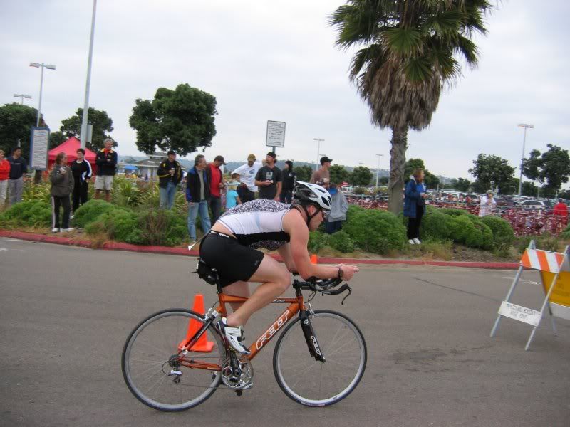 http://img.photobucket.com/albums/v650/bcreager/triathlon/Xterra%20Spring%20Sprint%205-1-05/SDSprint_bike2.jpg