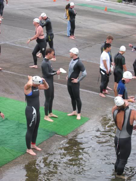 http://img.photobucket.com/albums/v650/bcreager/triathlon/Xterra%20Spring%20Sprint%205-1-05/SDSprint_preswim.jpg