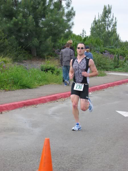 http://img.photobucket.com/albums/v650/bcreager/triathlon/Xterra%20Spring%20Sprint%205-1-05/SDSprint_run.jpg