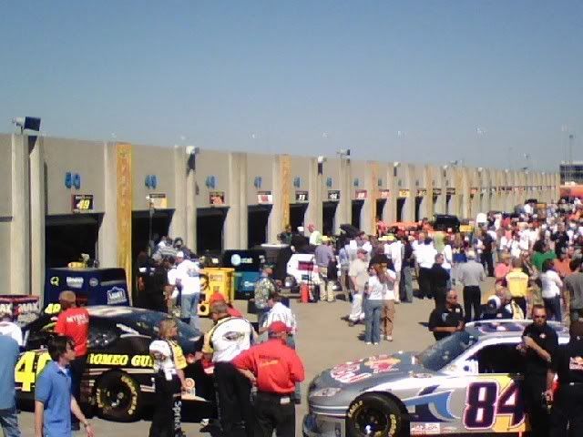 http://img.photobucket.com/albums/v651/SoLowXtreme/Nascar%20All%20Star%20Race%205-17-08/0517081610.jpg