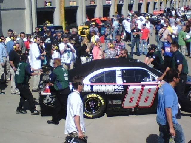 http://img.photobucket.com/albums/v651/SoLowXtreme/Nascar%20All%20Star%20Race%205-17-08/0517081617a.jpg