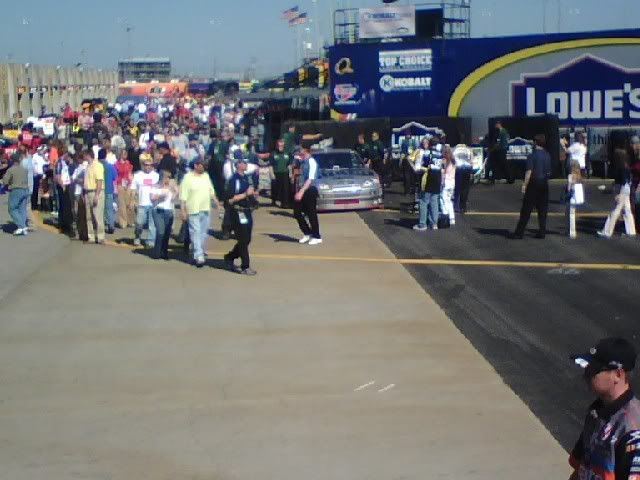 http://img.photobucket.com/albums/v651/SoLowXtreme/Nascar%20All%20Star%20Race%205-17-08/0517081641b.jpg