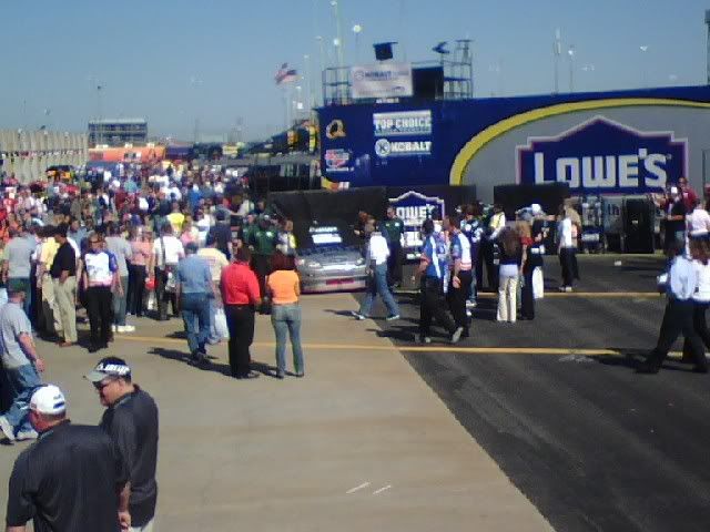 http://img.photobucket.com/albums/v651/SoLowXtreme/Nascar%20All%20Star%20Race%205-17-08/0517081641c.jpg