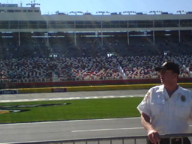 http://img.photobucket.com/albums/v651/SoLowXtreme/Nascar%20All%20Star%20Race%205-17-08/0517081643.jpg