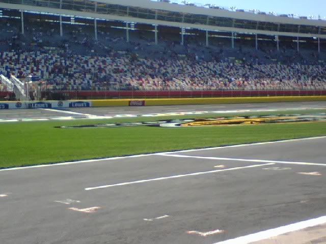 http://img.photobucket.com/albums/v651/SoLowXtreme/Nascar%20All%20Star%20Race%205-17-08/0517081647.jpg