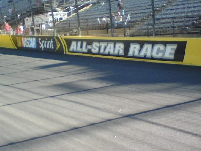 http://img.photobucket.com/albums/v651/SoLowXtreme/Nascar%20All%20Star%20Race%205-17-08/0517081659b.jpg