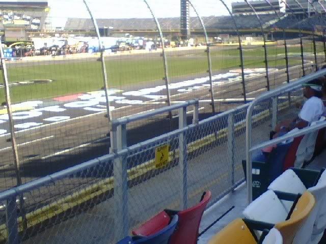 http://img.photobucket.com/albums/v651/SoLowXtreme/Nascar%20All%20Star%20Race%205-17-08/0517081715.jpg