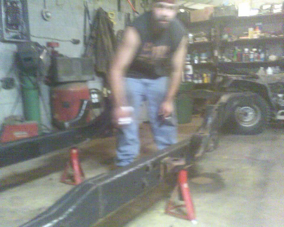 http://img.photobucket.com/albums/v651/SoLowXtreme/progress%20pics/11_05_05_2034.jpg