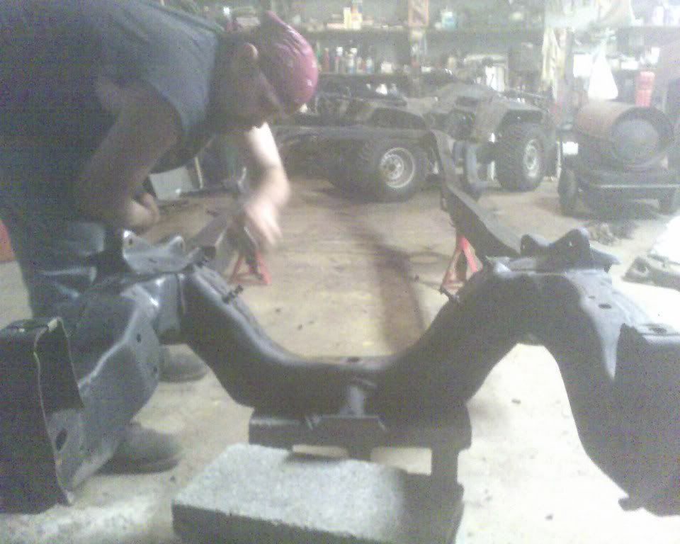 http://img.photobucket.com/albums/v651/SoLowXtreme/progress%20pics/11_05_05_2037.jpg