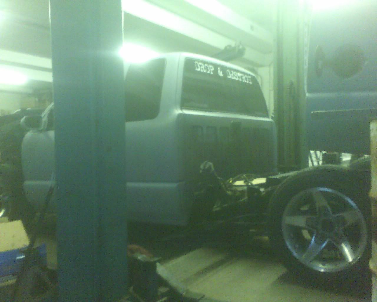 http://img.photobucket.com/albums/v651/SoLowXtreme/progress%20pics/12_02_05_1642.jpg