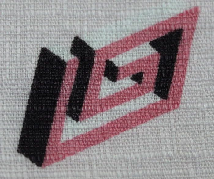 IMAGE: http://img.photobucket.com/albums/v651/boomalai/canon%20forum/pinkand_black_fabric.jpg