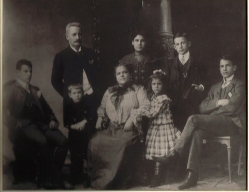 IMAGE: http://img.photobucket.com/albums/v651/cookie99/Mimiseat8yo0001.jpg