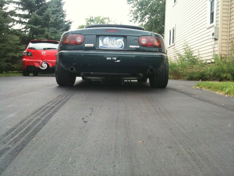 http://img.photobucket.com/albums/v654/Minglor/LS1%20Miata/e34b53a9.jpg