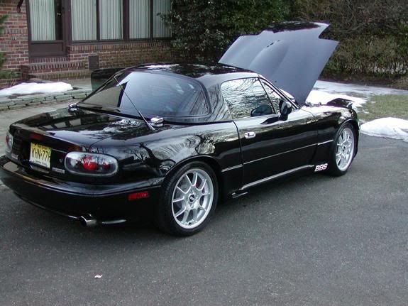 http://img.photobucket.com/albums/v654/Minglor/backshotmiata.jpg