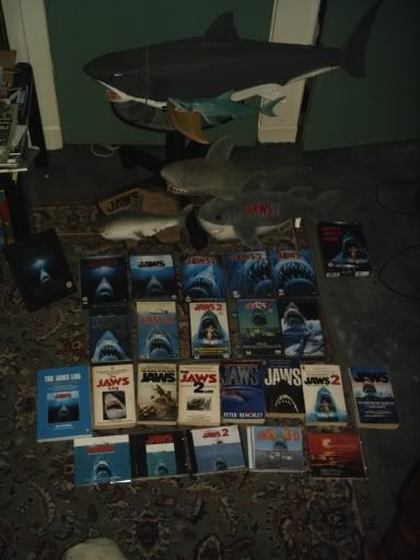http://img.photobucket.com/albums/v655/DazDaMan/JAWS/Jawsstuff2.jpg