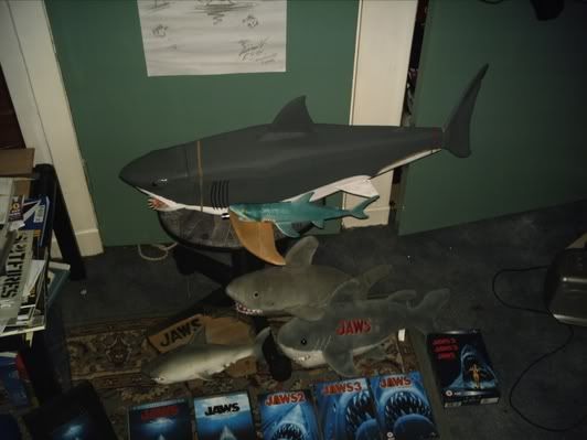 http://img.photobucket.com/albums/v655/DazDaMan/JAWS/Jawsstuff3.jpg