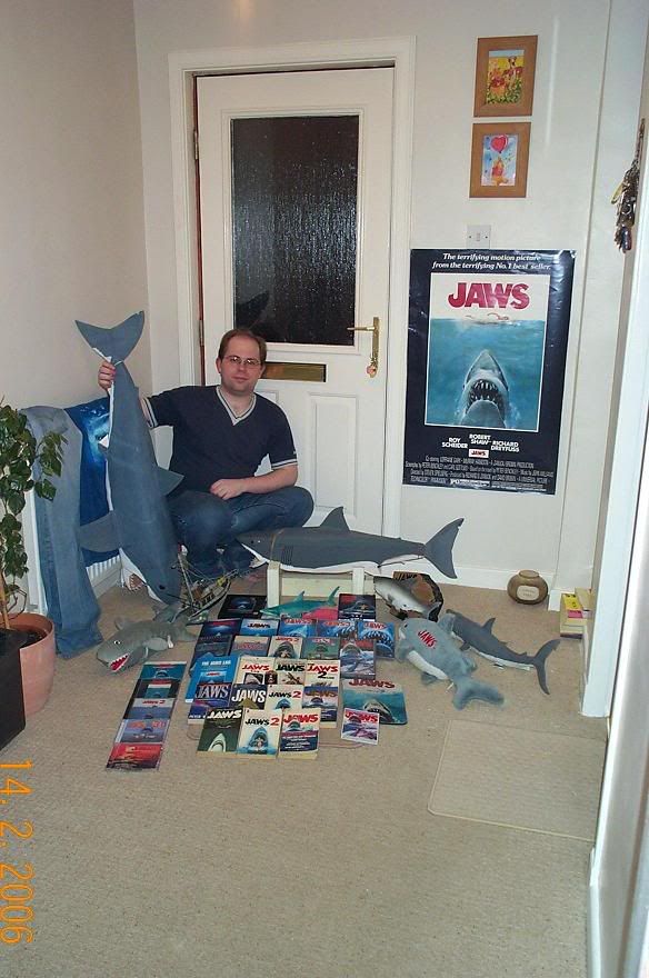 http://img.photobucket.com/albums/v655/DazDaMan/JAWS/Jawsstuffsmall.jpg