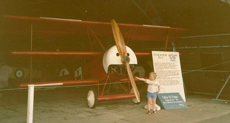 http://img.photobucket.com/albums/v655/DazDaMan/Warbirds/ThorpeParkFokkerDr1.jpg