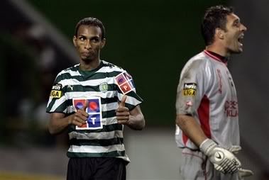 Liedson no jogo frente à União de Leiria