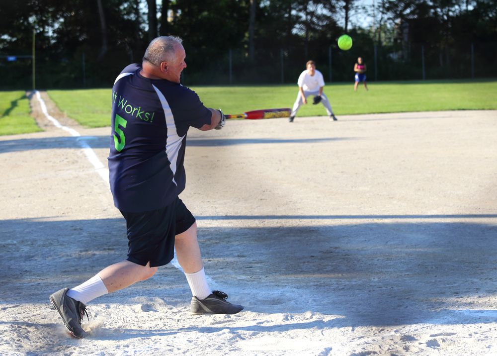 IMAGE: http://img.photobucket.com/albums/v660/Steve126a/Softball0023_zpsc41b47e8.jpg