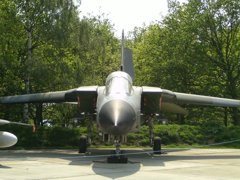 http://img.photobucket.com/albums/v660/benyboy/elvington120508014.jpg