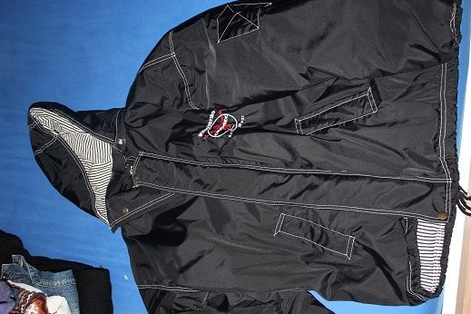 jacke_schwarz.jpg