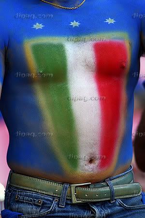 aitaliansupportershowshispaint.jpg