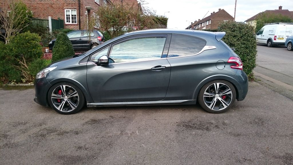 peugeot 208 wind deflectors