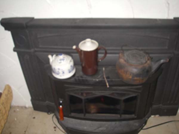 http://img.photobucket.com/albums/v667/boomerangagain/House/fireplace2.jpg