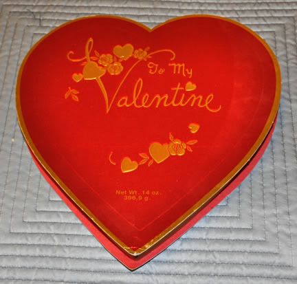... of a deco lady: Happy Valentine's Day with Heart-Shaped Candy Boxes