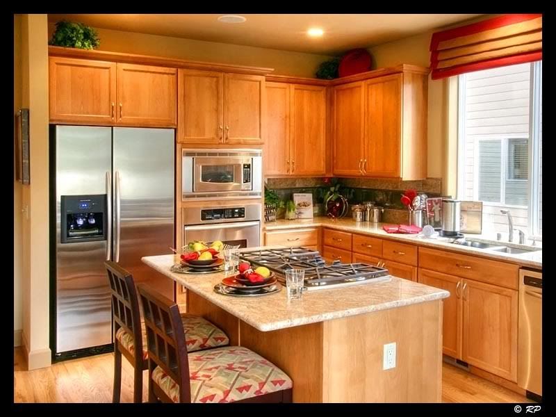 IMAGE: http://img.photobucket.com/albums/v67/rparchen/Photography/Real%20Estate/House2_2.jpg