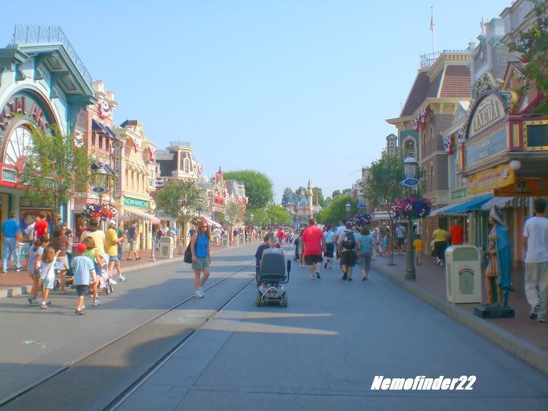 disneylandsummer2008325edit.jpg