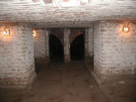 <img:http://img.photobucket.com/albums/v670/PirateWiki/catacombs.jpg>