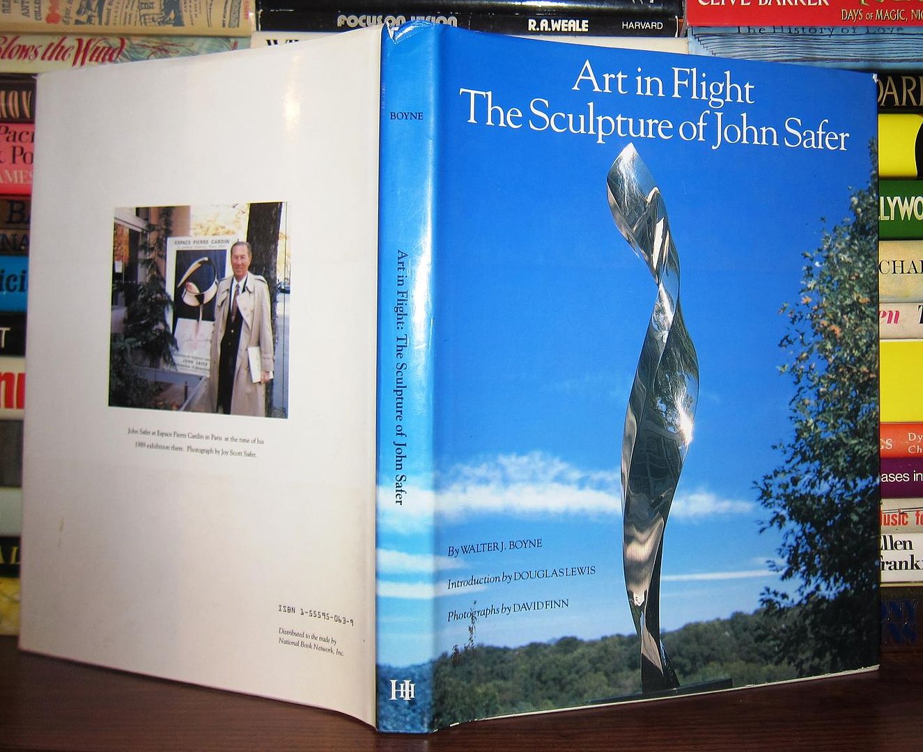 WALTER J. BOYNE (AUTHOR), DAVID DINN (PHOTOGRAPHER) JOHN SAFER - Art in Flight : The Sculpture of John Safer