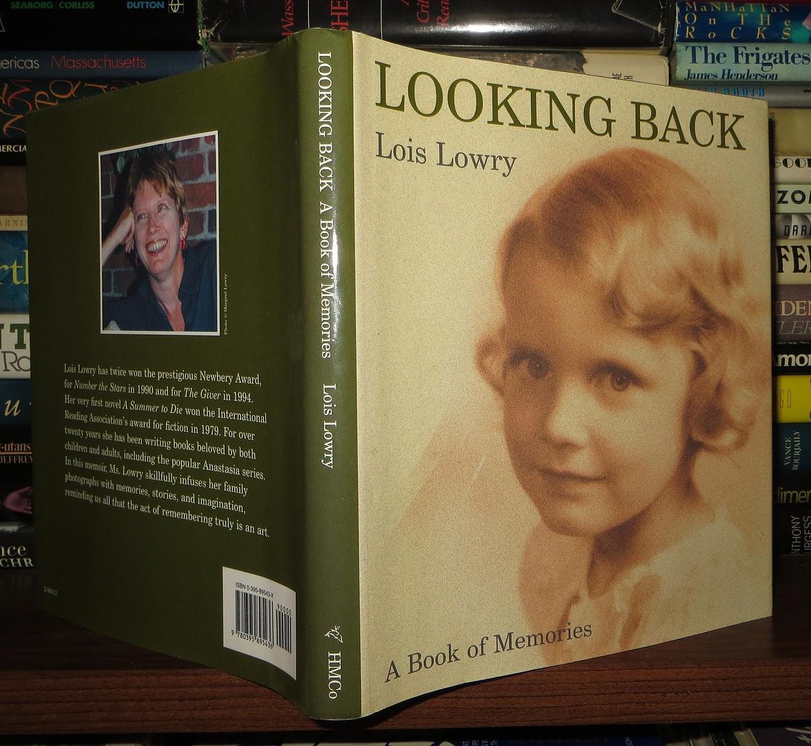 LOIS LOWRY - Looking Back a Book of Memories