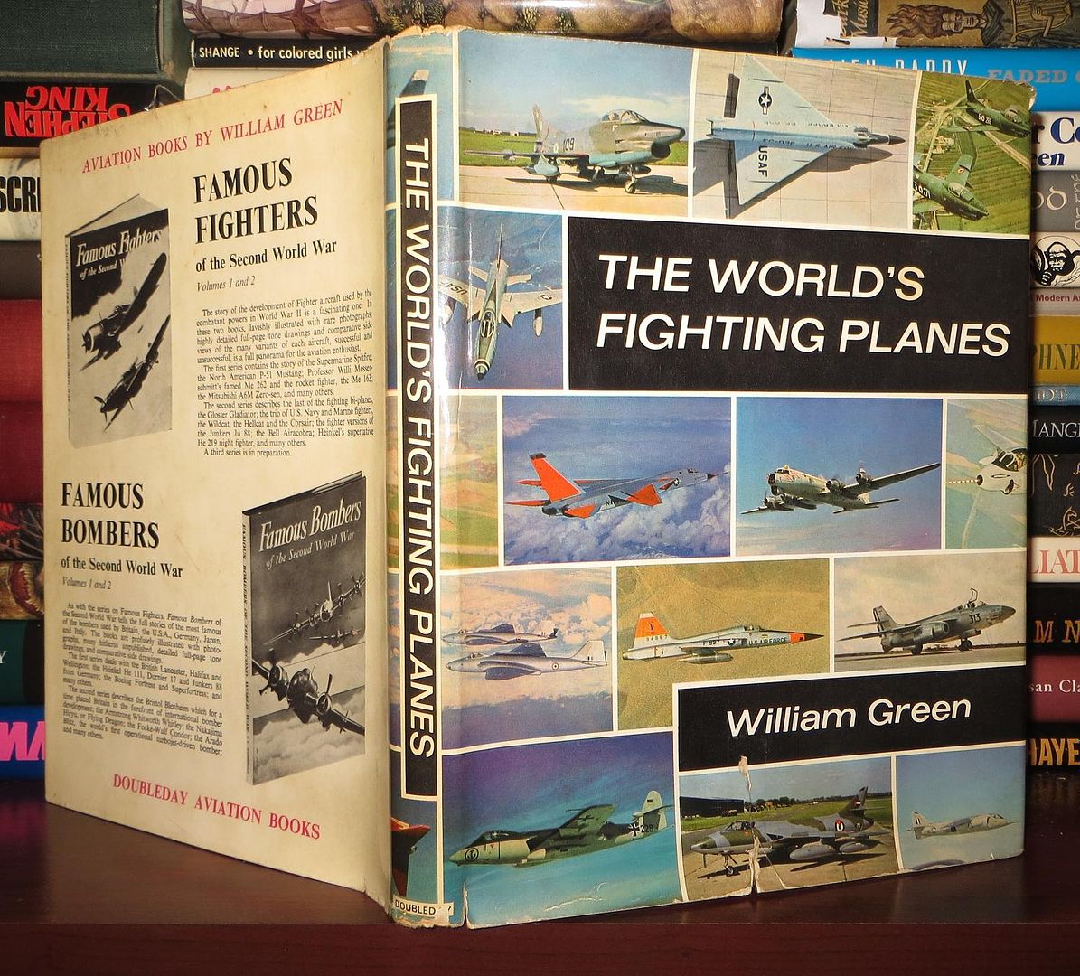 GREEN, WILLIAM - The World's Fighting Planes