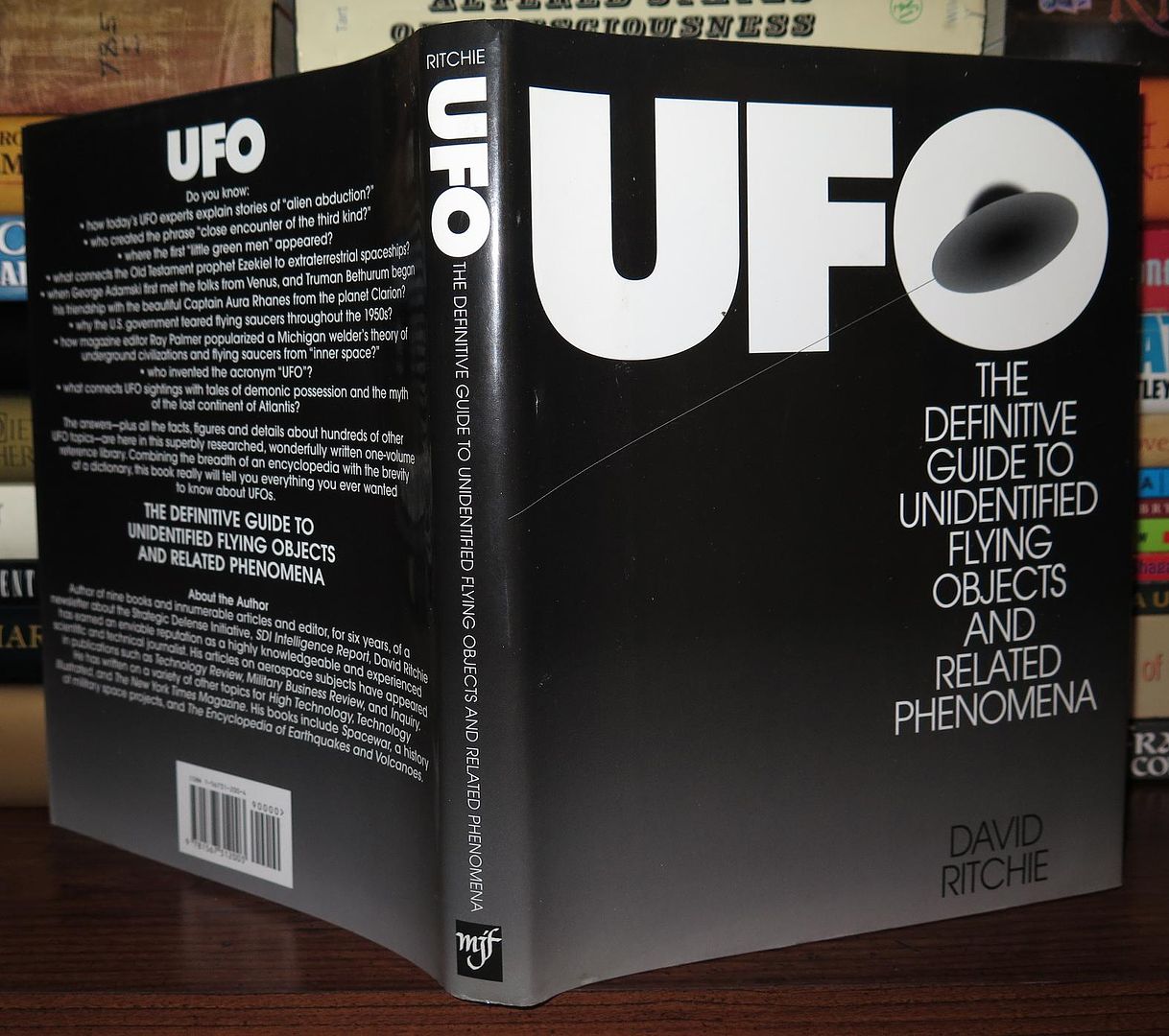RITCHIE, DAVID - Ufo the Definitive Guide to Unidentified Flying Objects and Related Phenomena