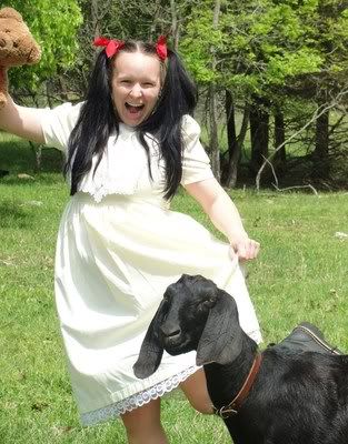 (pics) last pregnant *DOE* of the season - Goats